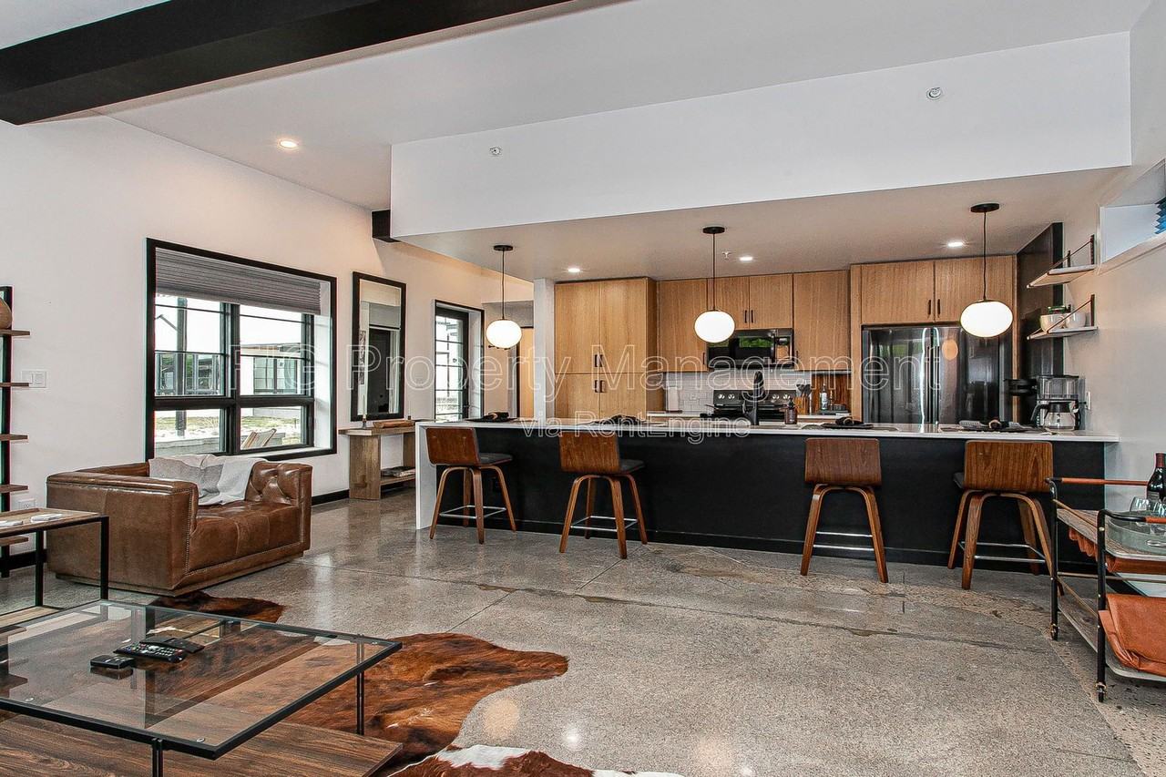 3415 N Broadway St #102 - Photo 5 of 50