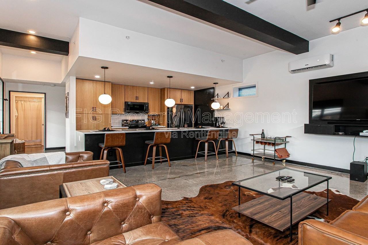 3415 N Broadway St #102 - Photo 6 of 50