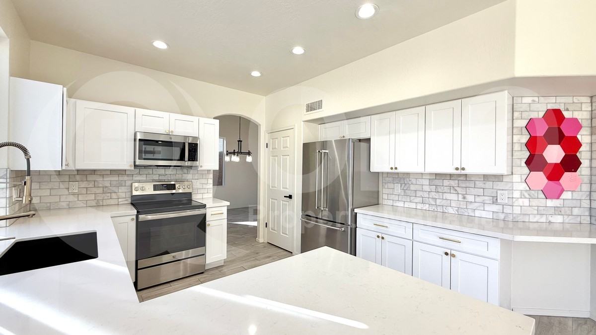 15421 S 16th Dr - Photo 4 of 30