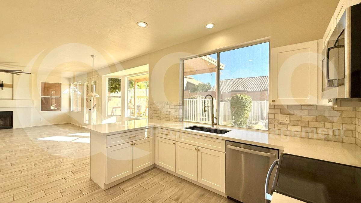 15421 S 16th Dr - Photo 6 of 30