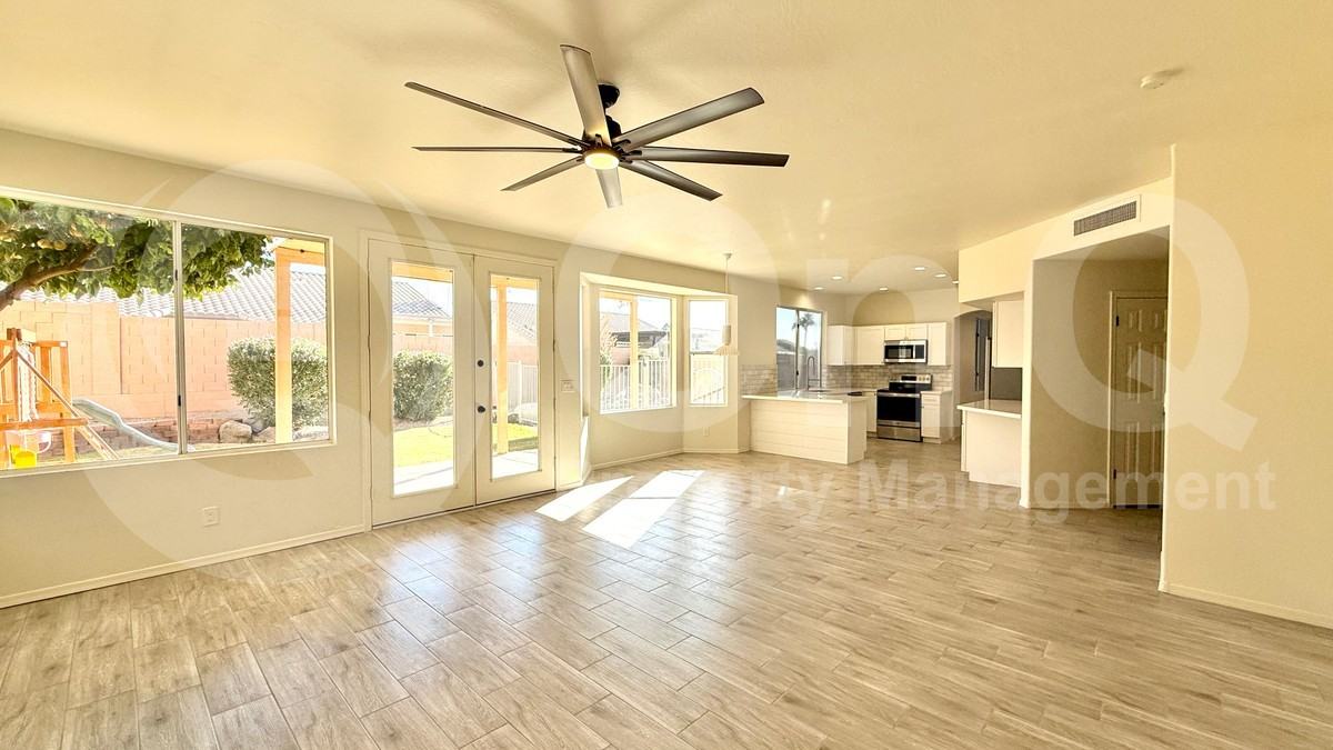 15421 S 16th Dr - Photo 7 of 30