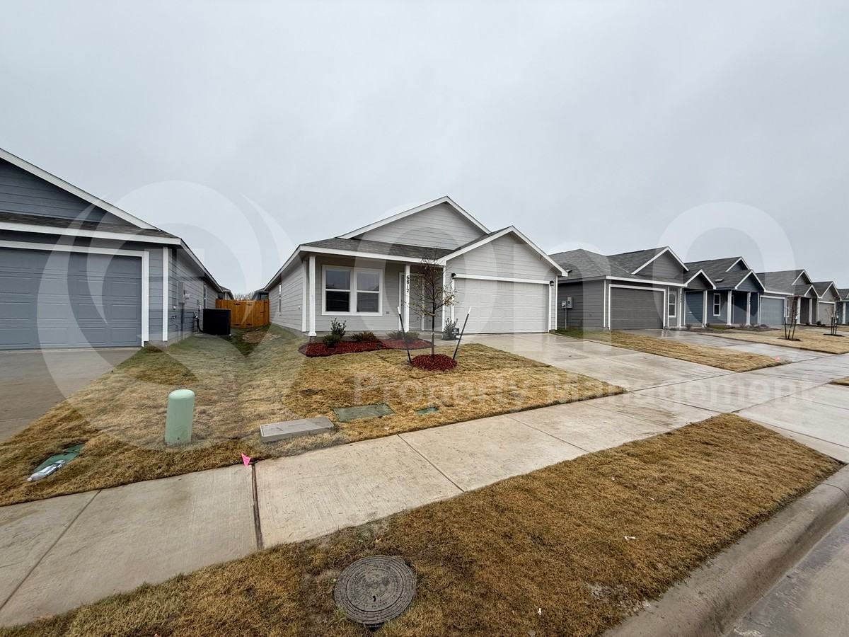 6812 Haines Dr - Photo 3 of 25