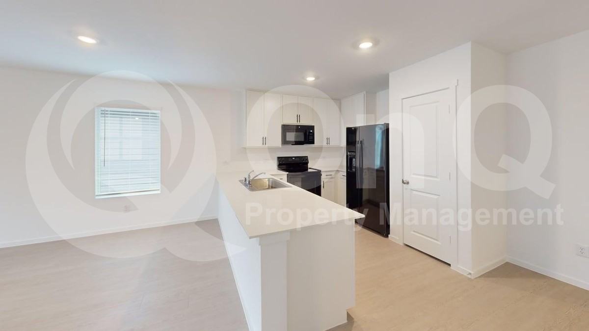 6812 Haines Dr - Photo 4 of 25