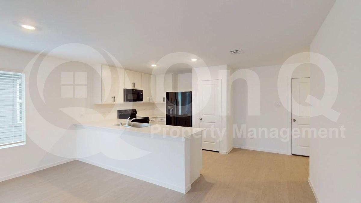 6812 Haines Dr - Photo 5 of 25