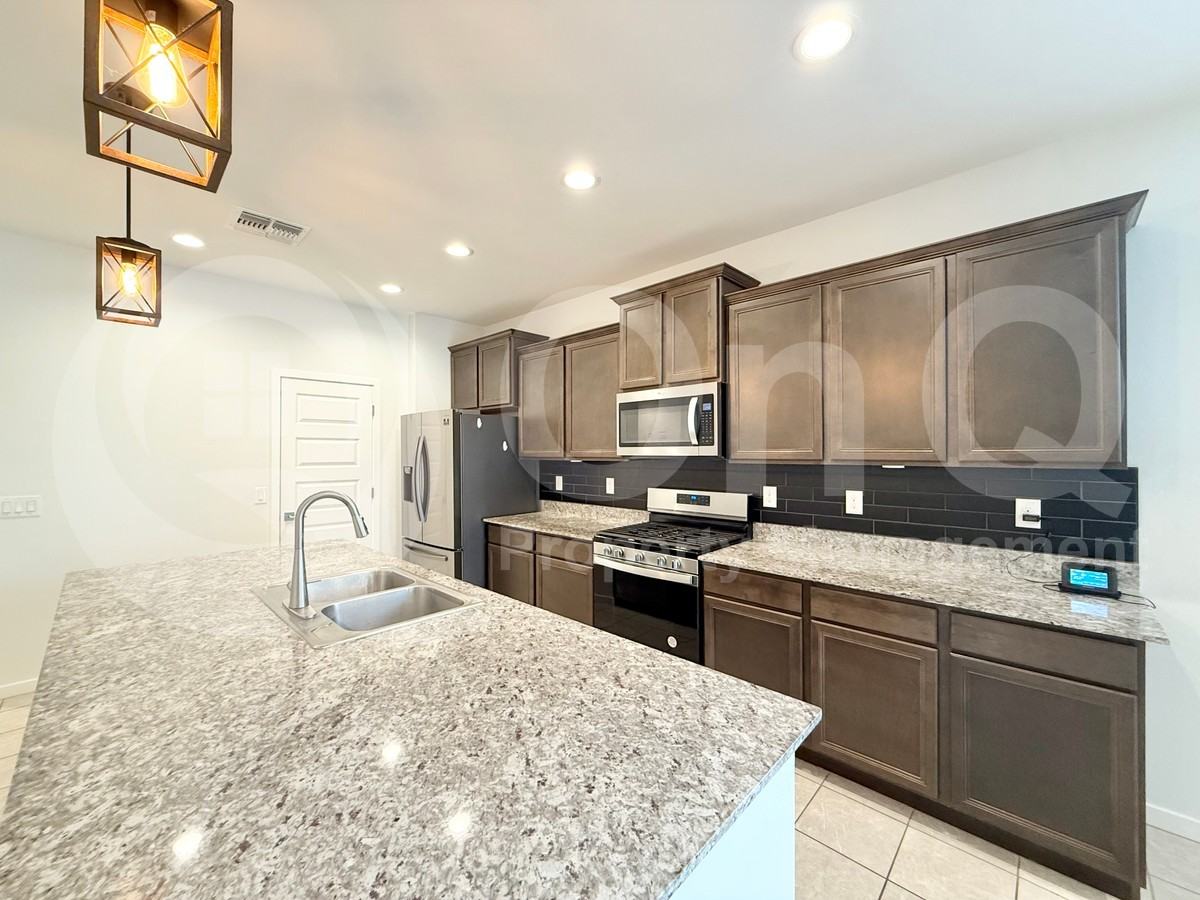 313 W Chaska Trl - Photo 3 of 26