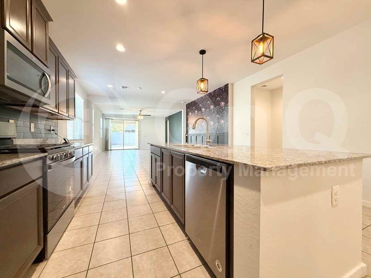 313 W Chaska Trl - Photo 4 of 26