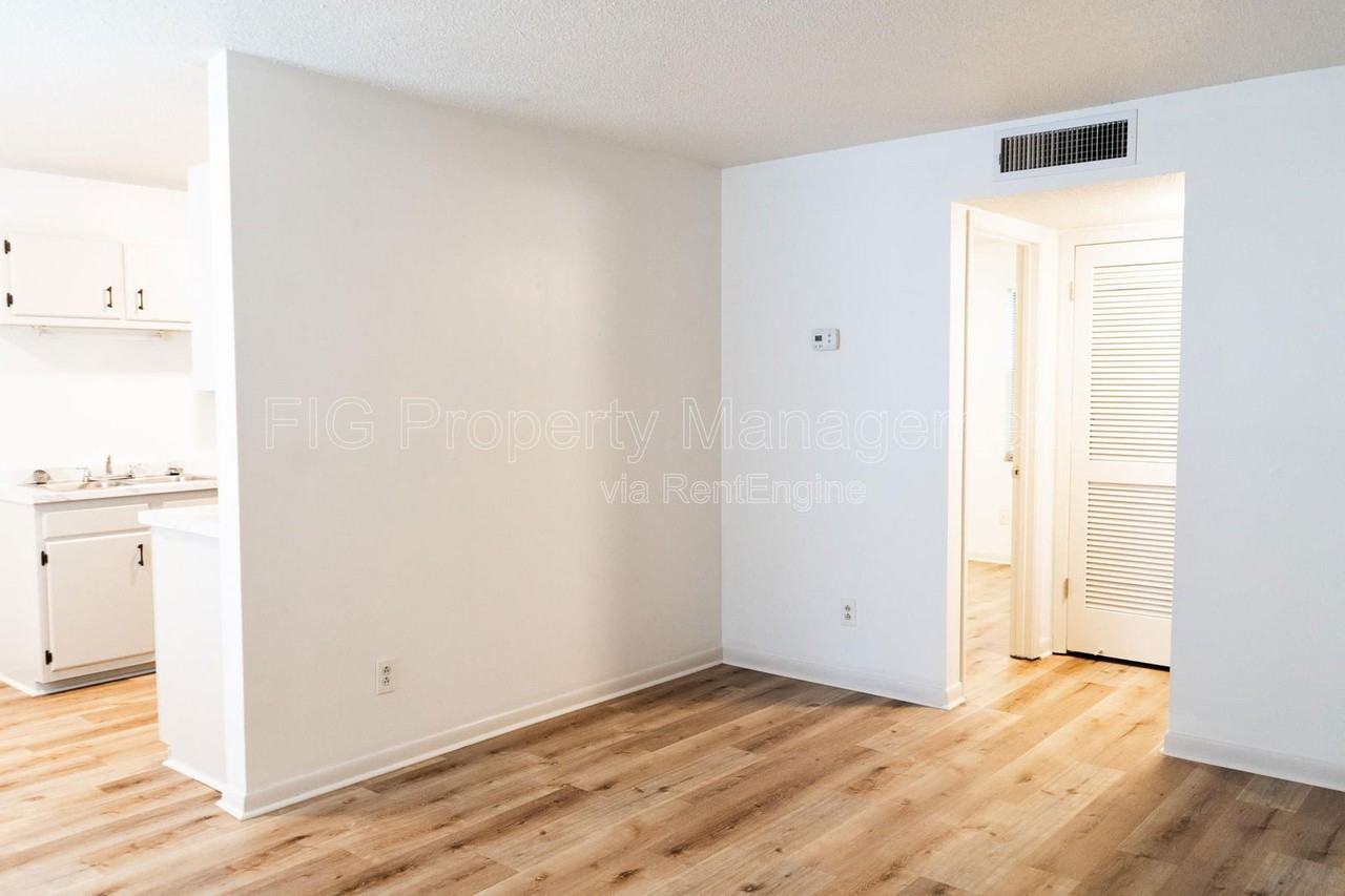 706 E Inskip Dr #4 - Photo 2 of 11