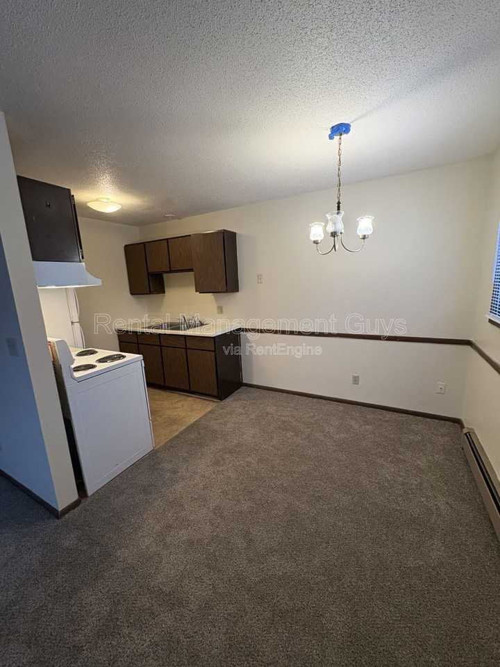 2112 44th Ave N #202 - Photo 2 of 9