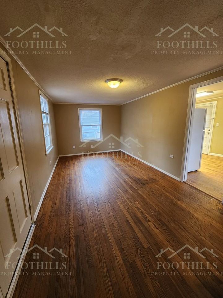 202 Williams St - Photo 3 of 15