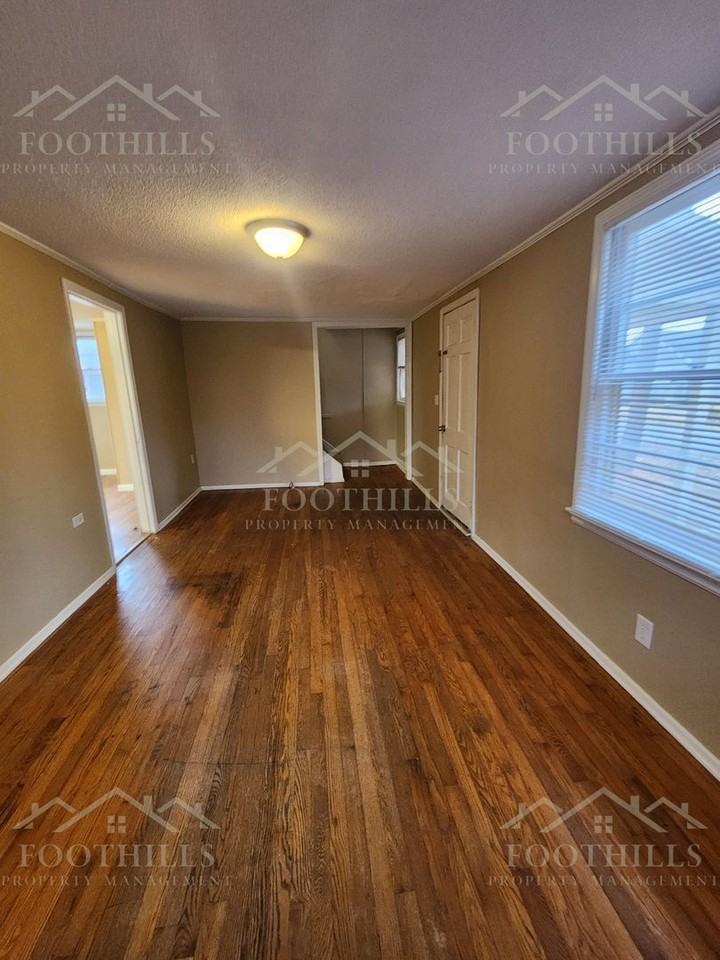 202 Williams St - Photo 4 of 15