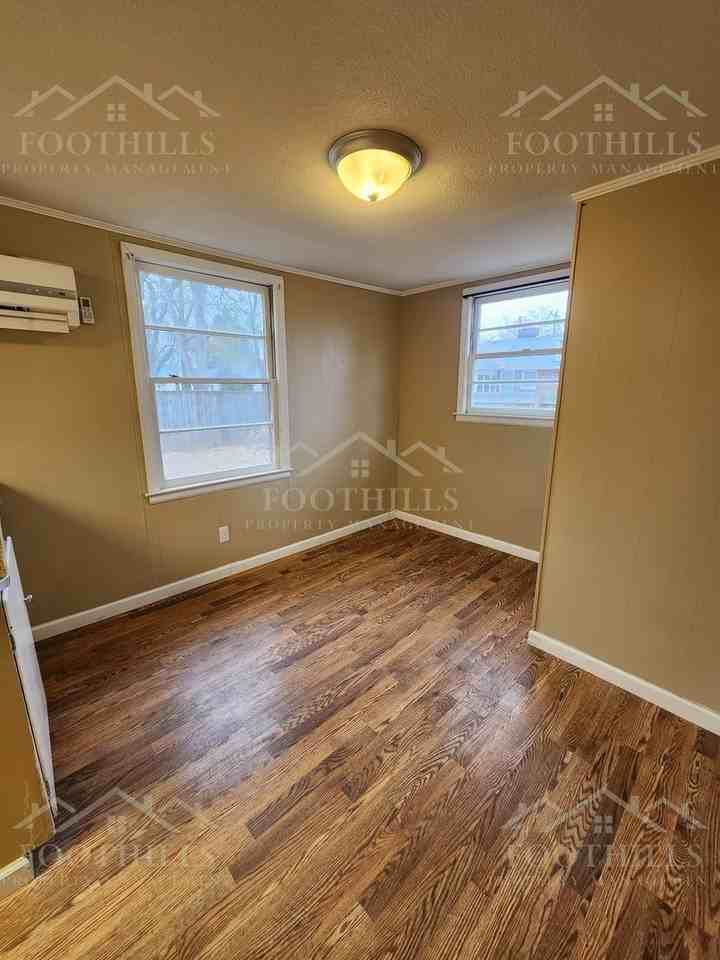 202 Williams St - Photo 5 of 15