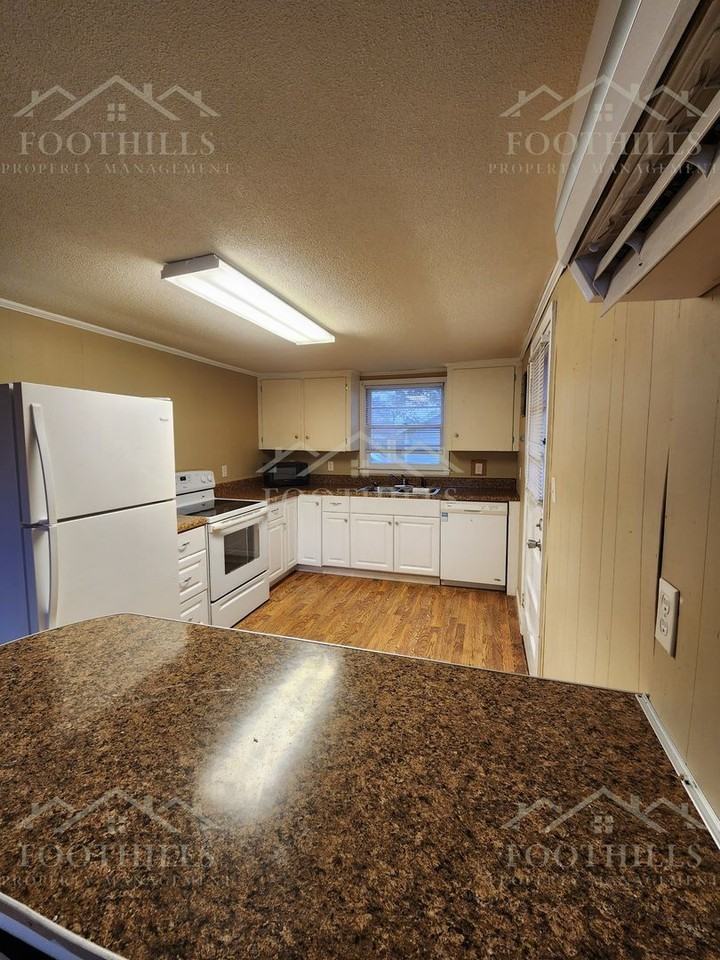 202 Williams St - Photo 6 of 15