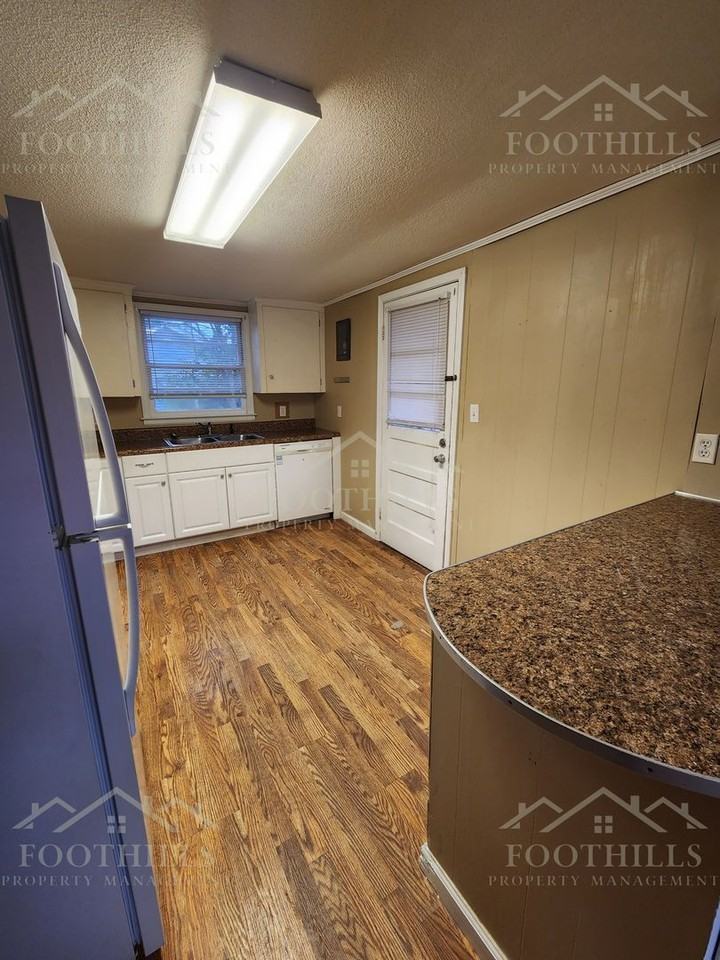 202 Williams St - Photo 7 of 15