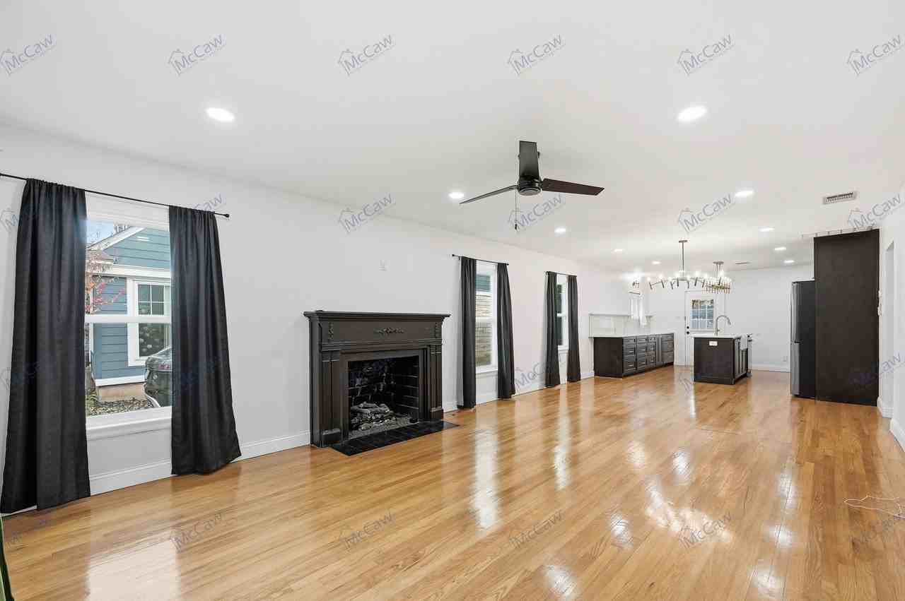 1622 Hollywood Ave - Photo 2 of 19