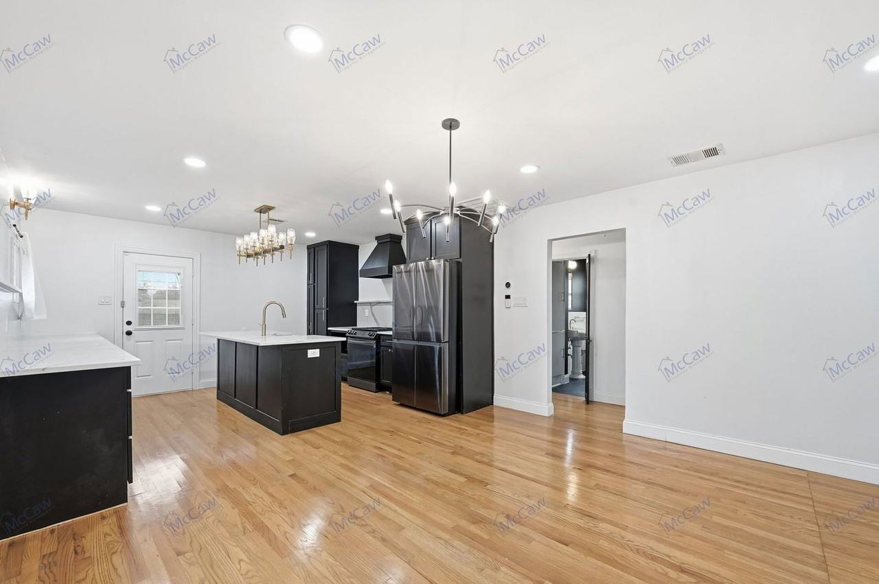 1622 Hollywood Ave - Photo 5 of 19