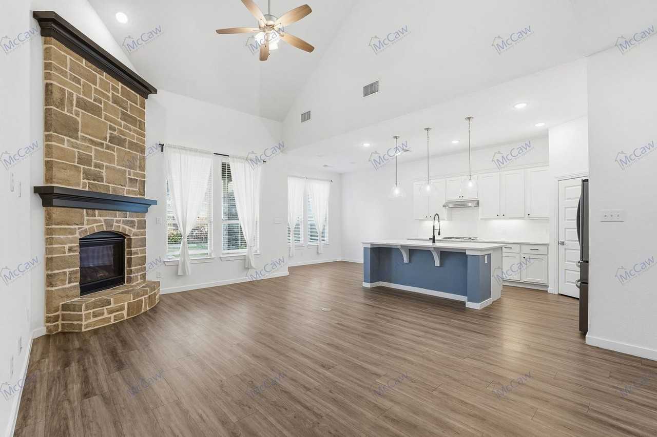 5737 Miriam Dr - Photo 3 of 25