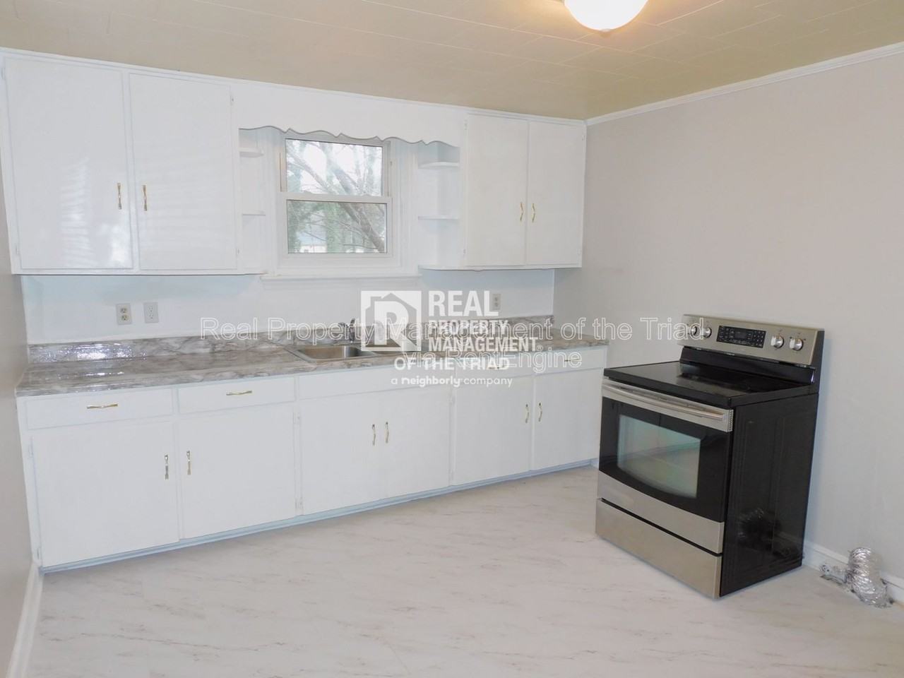 3405 Derby Pl - Photo 3 of 16