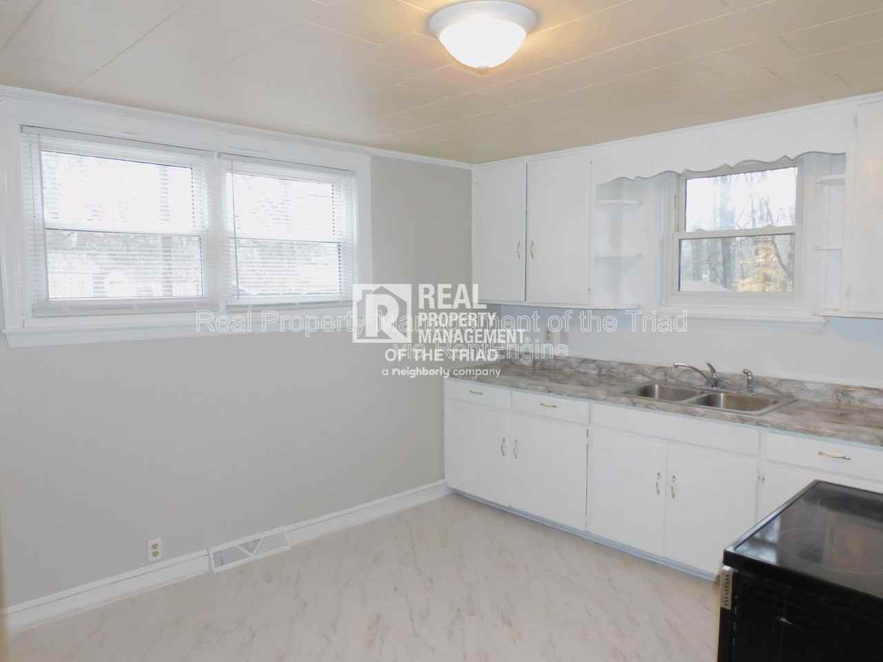 3405 Derby Pl - Photo 4 of 16