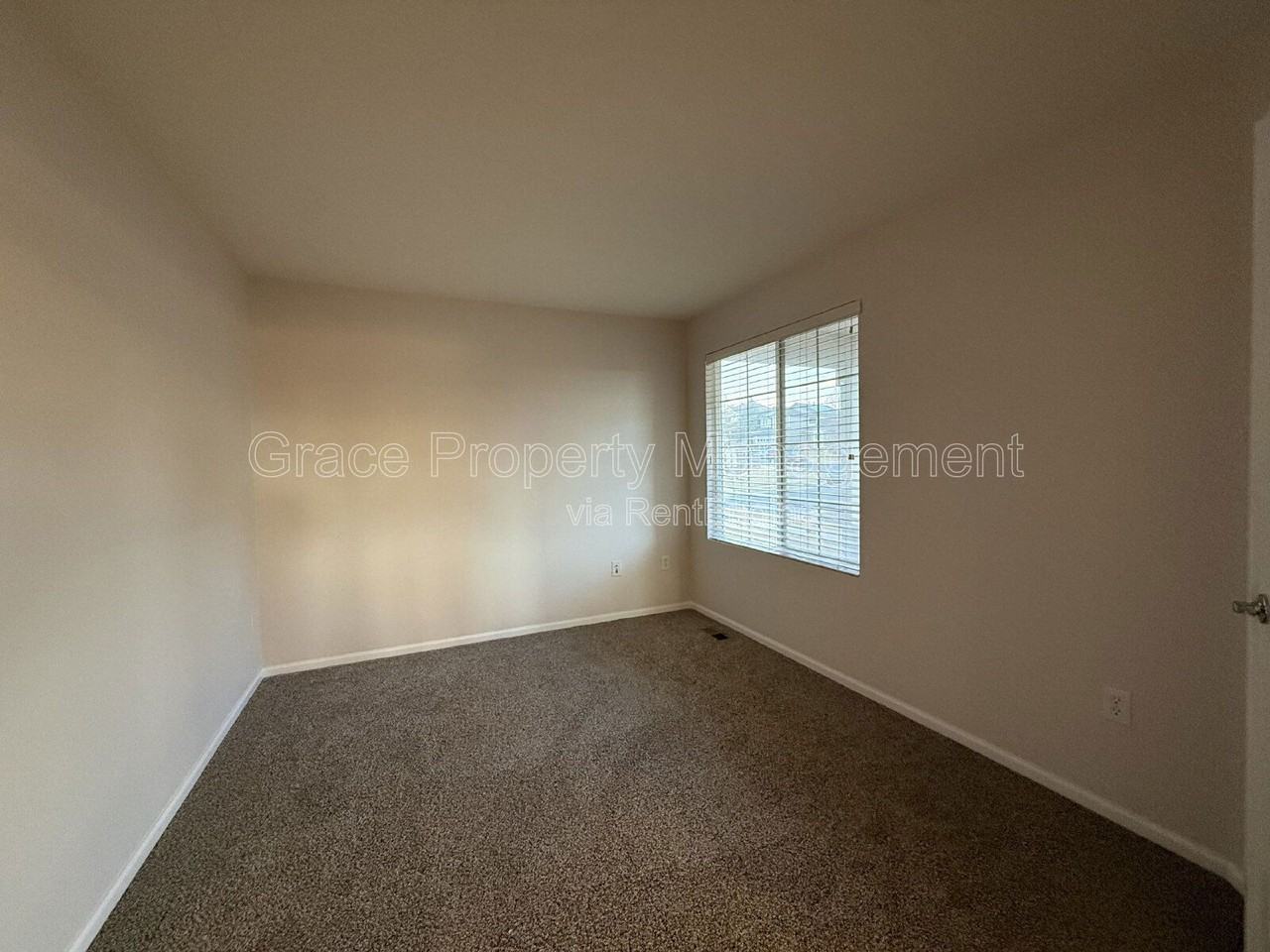 10533 Joplin St - Photo 4 of 14