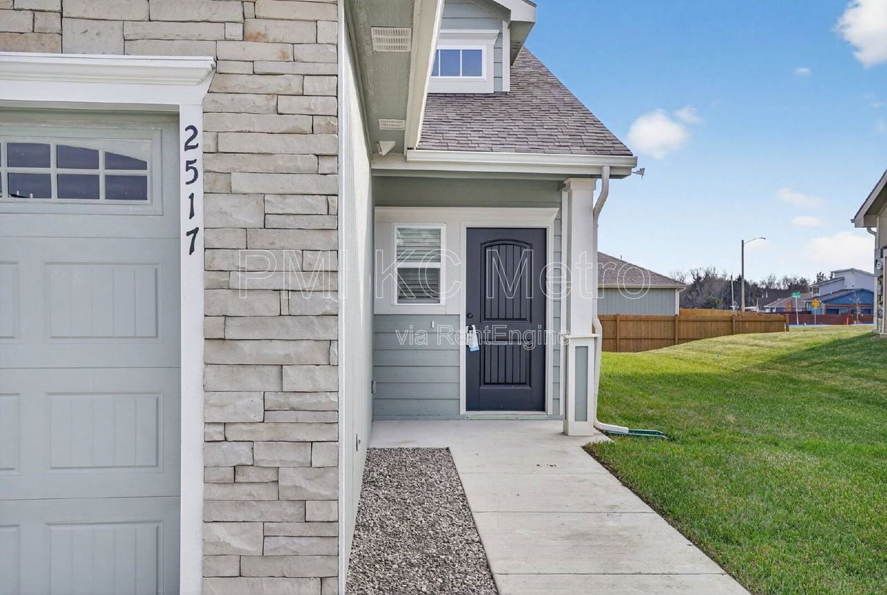 2517 Arlene Pl - Photo 3 of 27