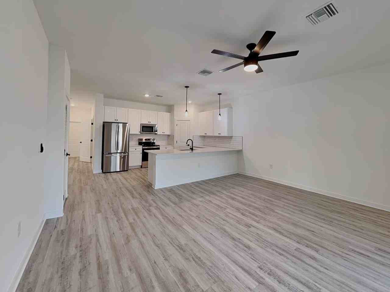 1120 Bismarck Rd - Photo 4 of 39