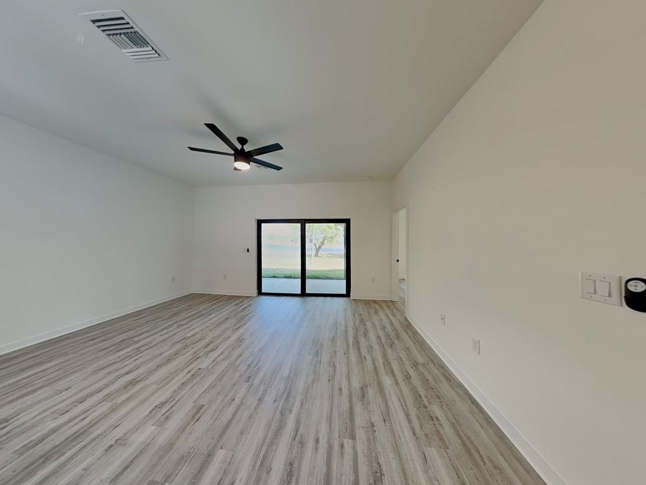 1120 Bismarck Rd - Photo 5 of 39