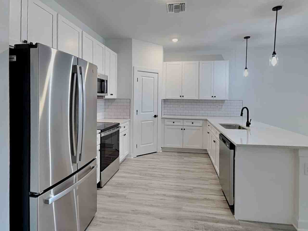 1120 Bismarck Rd - Photo 6 of 39