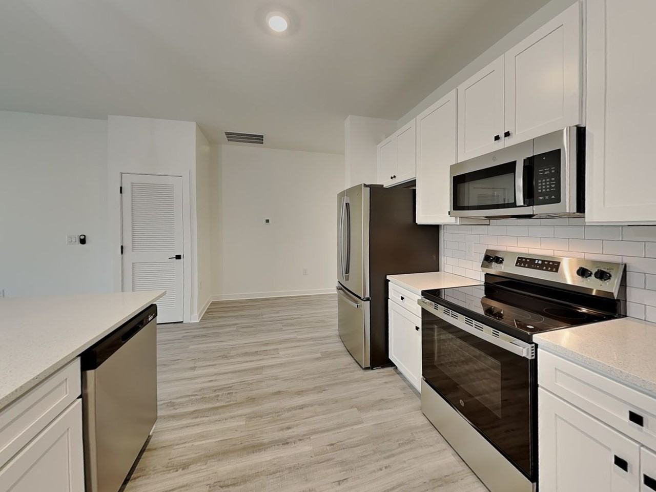 1120 Bismarck Rd - Photo 7 of 39