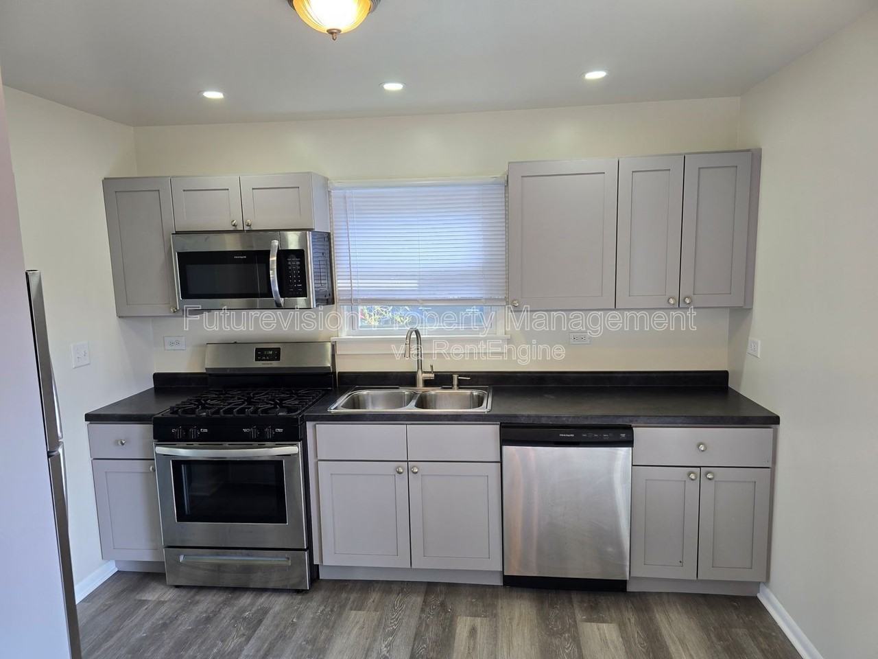 2414 Emlong St - Photo 3 of 18