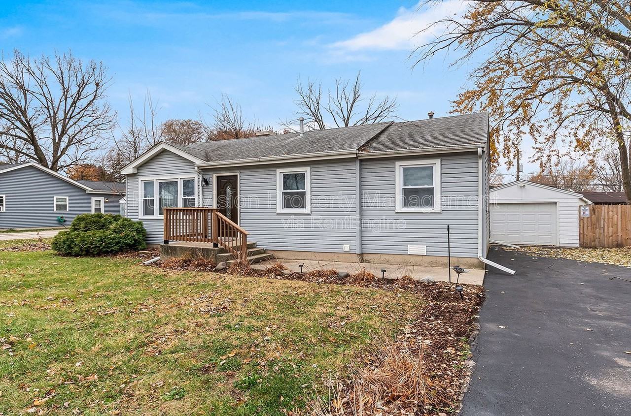 2414 Emlong St - Photo 4 of 18