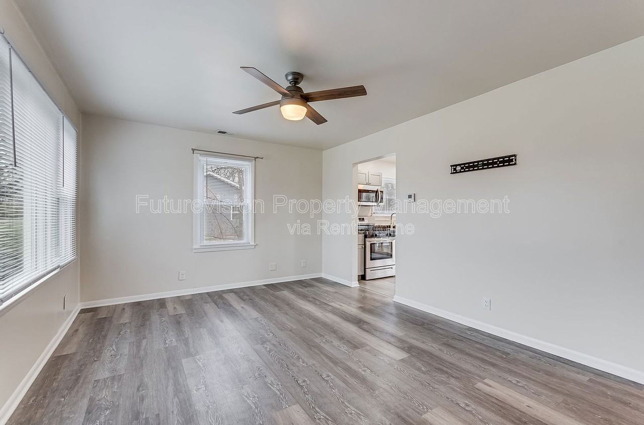 2414 Emlong St - Photo 5 of 18