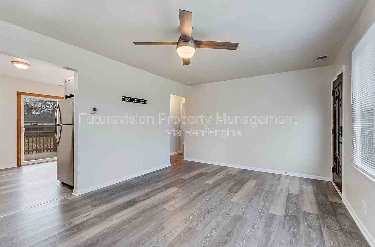2414 Emlong St - Photo 6 of 18