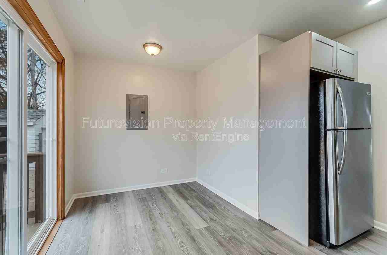 2414 Emlong St - Photo 7 of 18