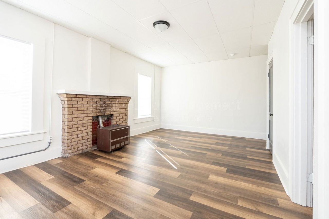 423 N Emporia Ave #3 - Photo 4 of 10