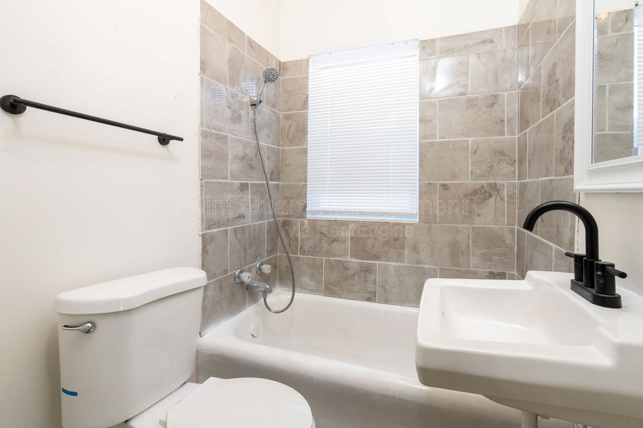 423 N Emporia Ave #3 - Photo 5 of 10