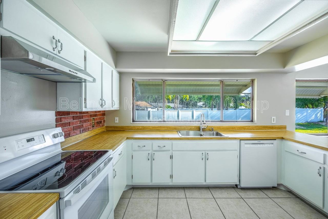 605 Antilla Ave - Photo 4 of 14