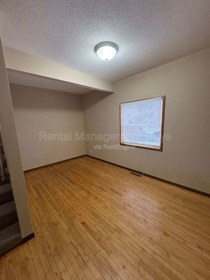 3319 Longfellow Ave #1 - Photo 5 of 9