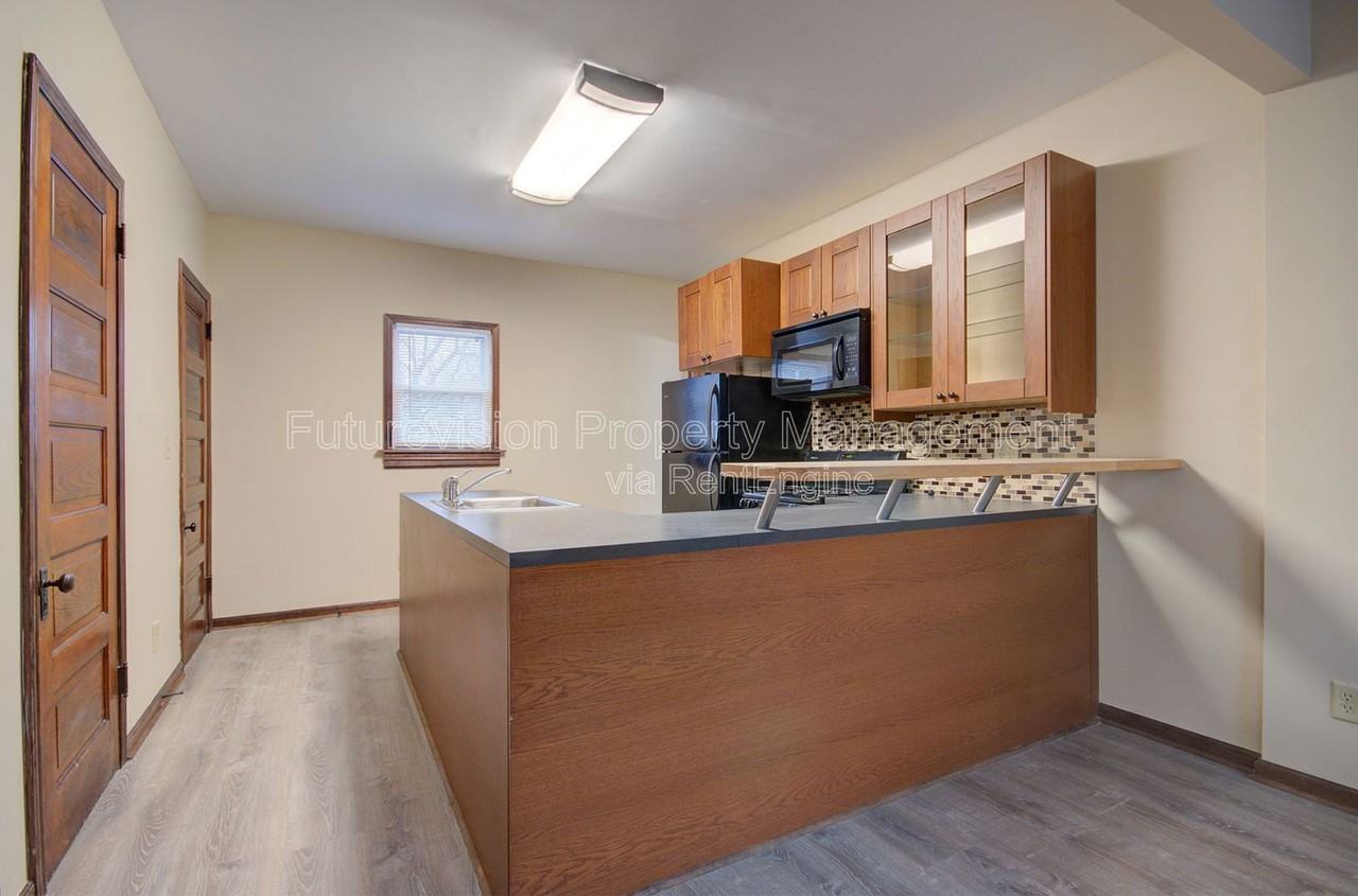 811 John St - Photo 2 of 16