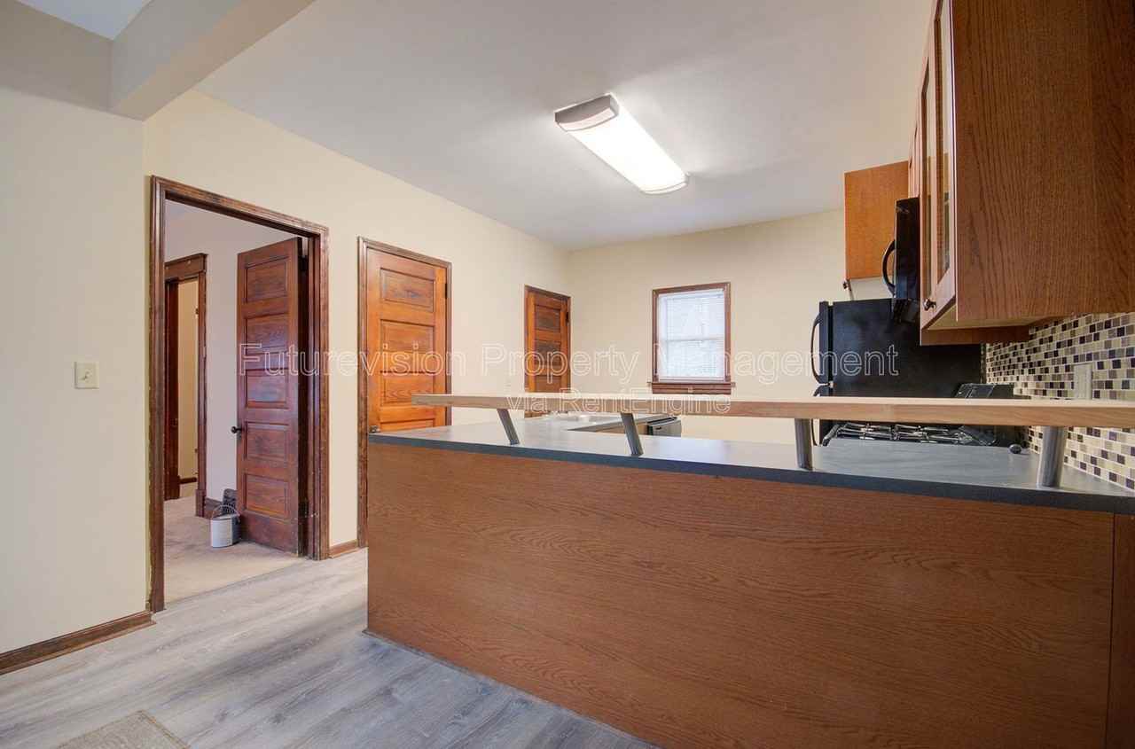 811 John St - Photo 3 of 16