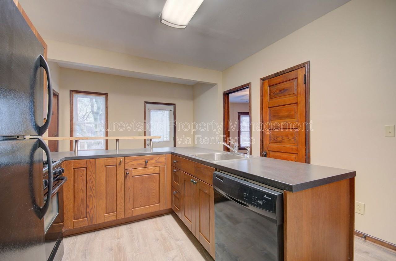 811 John St - Photo 5 of 16