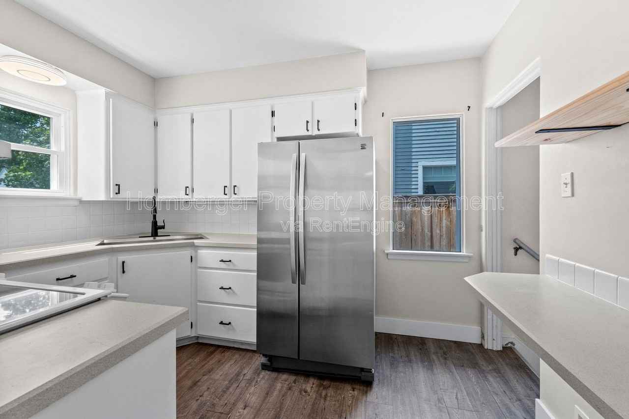 807 E 40th Ave - Photo 2 of 38