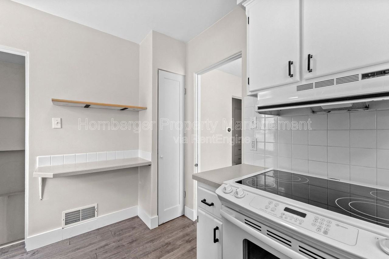 807 E 40th Ave - Photo 3 of 38