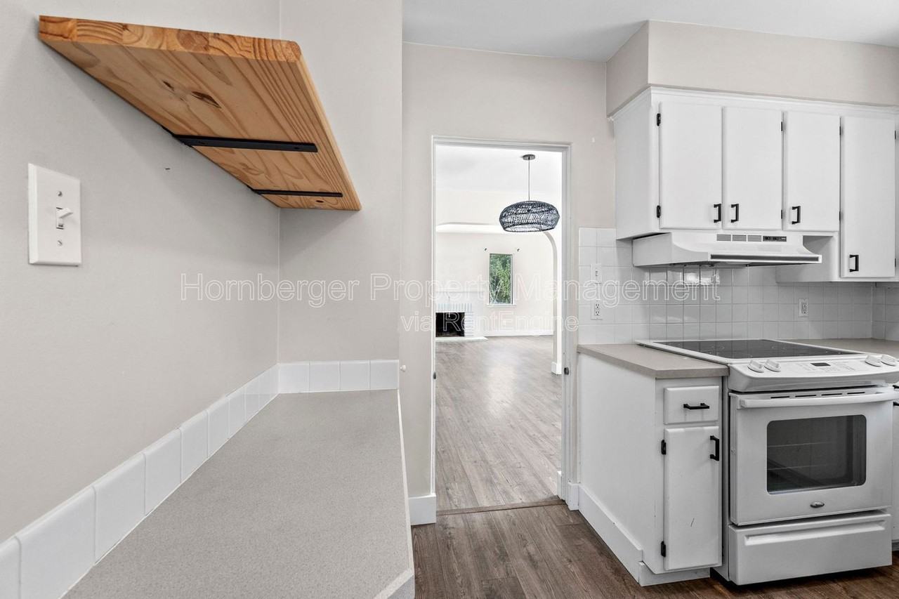 807 E 40th Ave - Photo 4 of 38