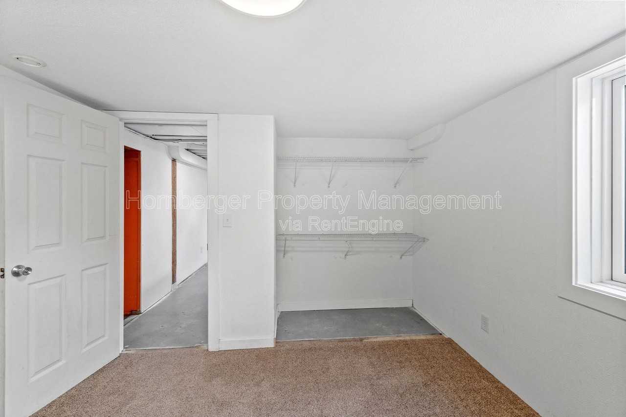 807 E 40th Ave - Photo 5 of 38