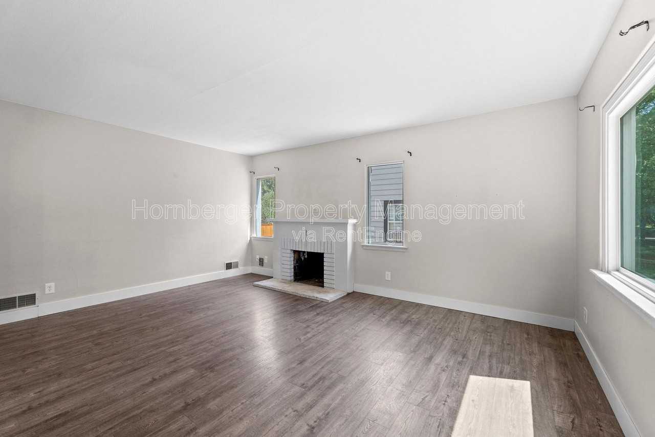 807 E 40th Ave - Photo 6 of 38