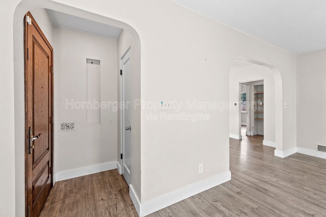 807 E 40th Ave - Photo 7 of 38