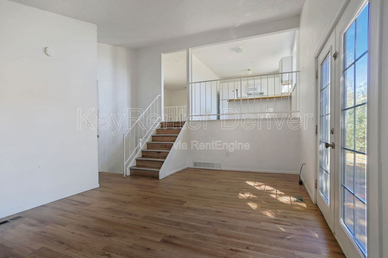 3208 S Olathe Way - Photo 5 of 18