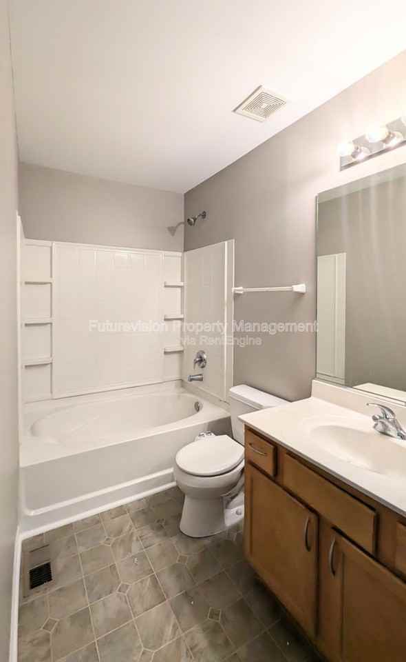 14527 Patriot Square Dr E - Photo 2 of 12