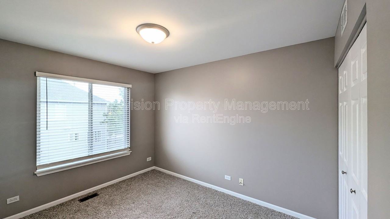 14527 Patriot Square Dr E - Photo 3 of 12