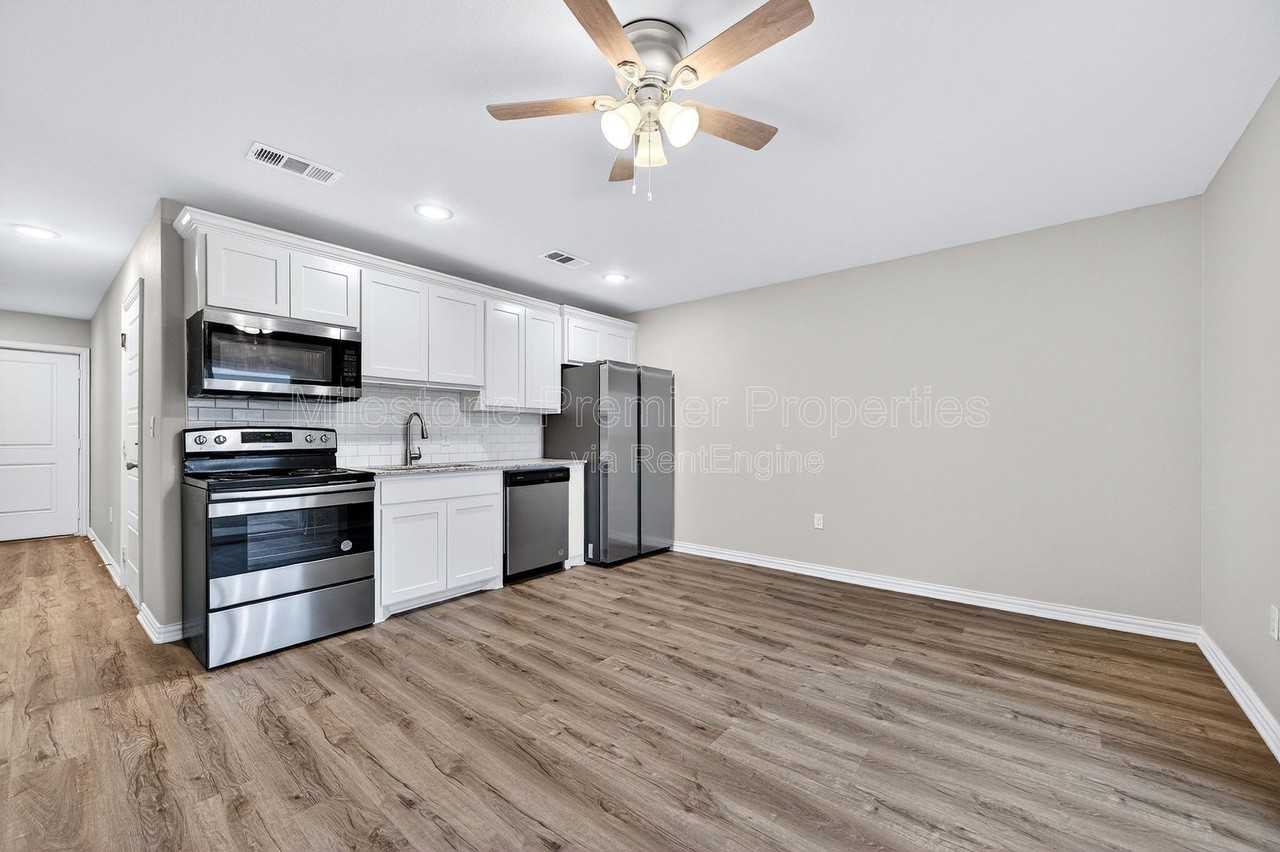 2809 Peony Dr #1 - Photo 5 of 21